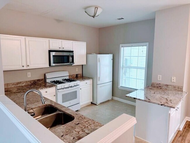 Photo - 940 Prestwyck Ct