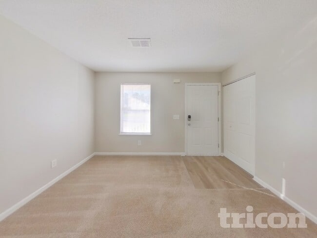 Photo - 208 Denby Cir