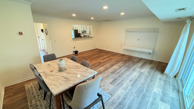 Photo - 17411 Pipers Way