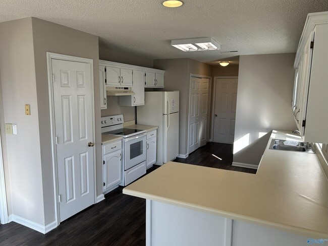 Photo - 550 Farmingdale Rd SE