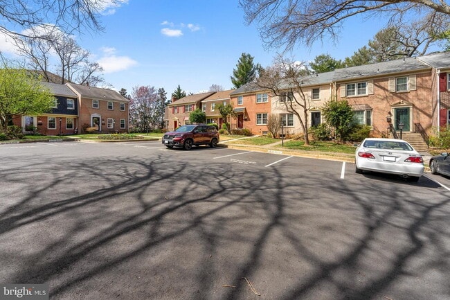 Photo - Spacious & Stylish North Shore Cluster Home Near Reston Town Center