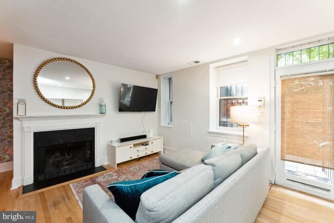 Photo - 902 D St SE Unidad 1