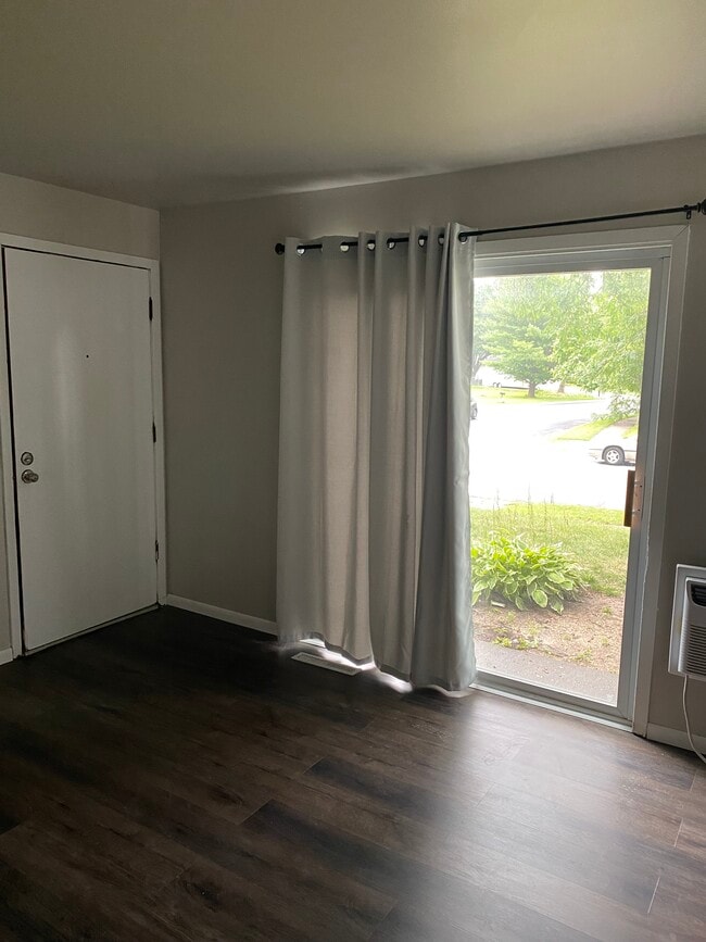 Photo - 5671 Williamsburg Way Unidad Williamsburg Way