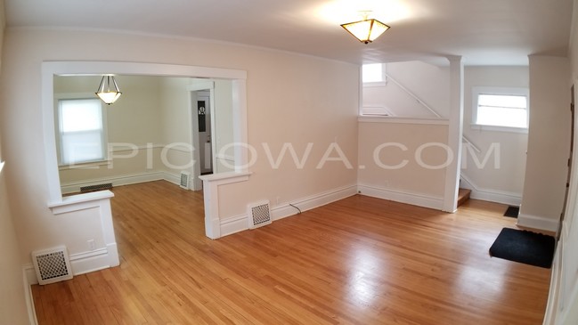 Photo - 361 20th St SE