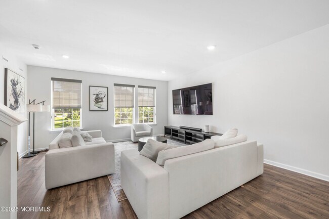 Photo - 64 Wembley Wy