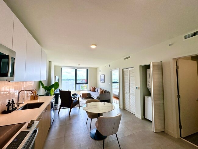 Photo - 337 NW 31st St Unidad A3