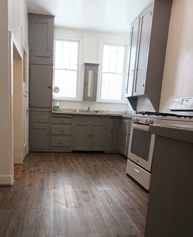 Photo - 427 N Genesee Ave Unit -