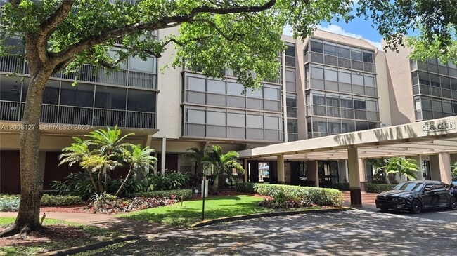 Building Photo - 2816 N 46th Ave Unit J682