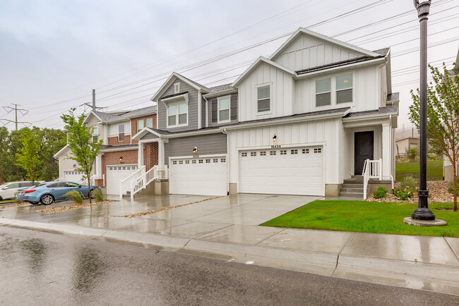 White Townhome - 16434 S Bull Spring Ln Townhome