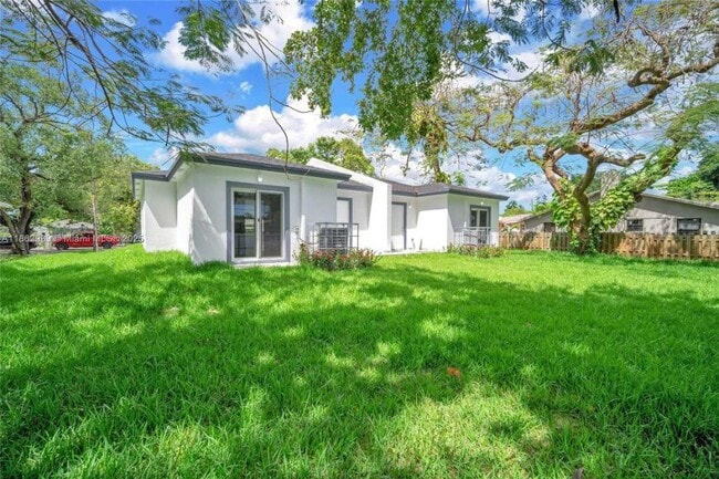 Photo - 3 bedroom in Miami FL 33142