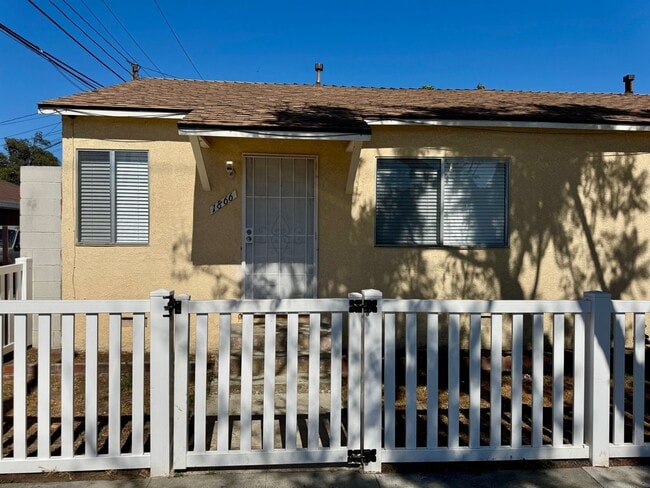 Photo - 1465 W Parade St Apartamento Unidad 1866 Caspian Ave