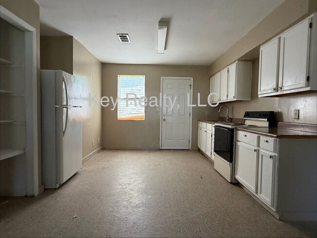 Photo - ****413 - B Hickory St. - Pineville