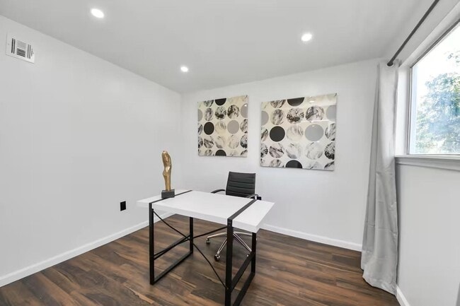 Photo - 3217 Binz St