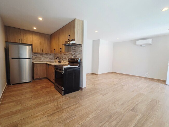 20301 Cohasset St Unit 5