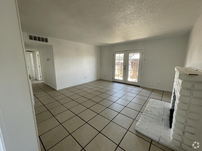 Building Photo - 4440 E Dakota Ave Rental