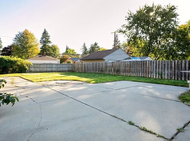 Photo - Updated 4 bedroom in Roseville