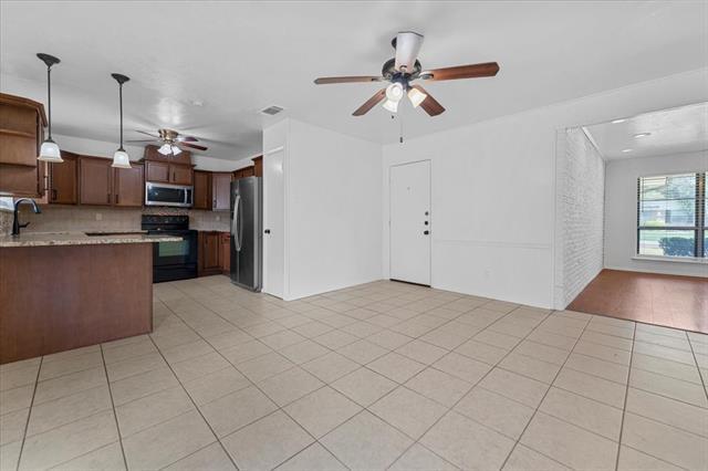 817 Warren Way