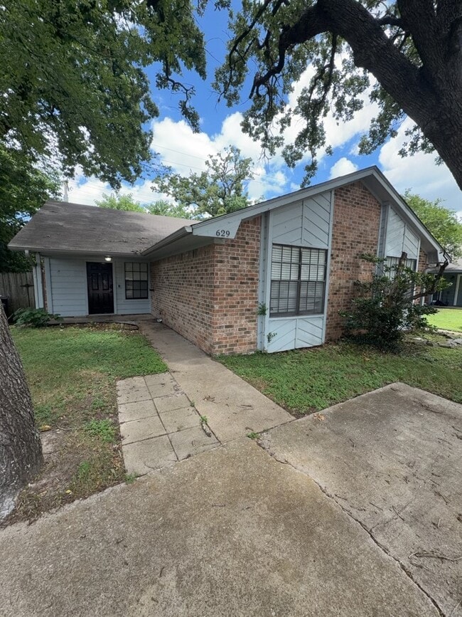 Photo - 629 W Ridge Dr