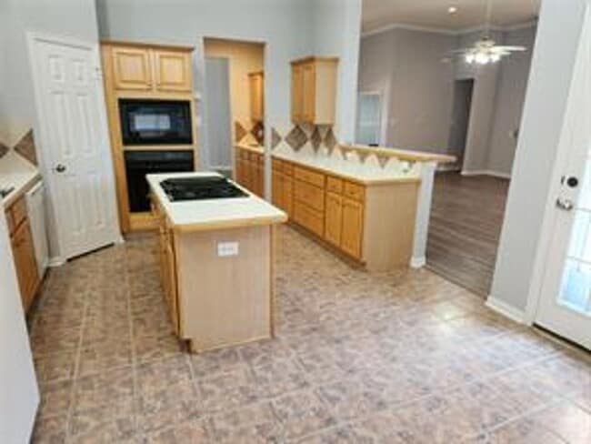 Photo - Beautiful 4/2/2 Great location!