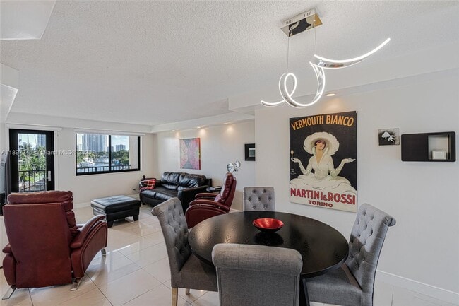 Photo - 301 Golden Isles Dr Unidad 403