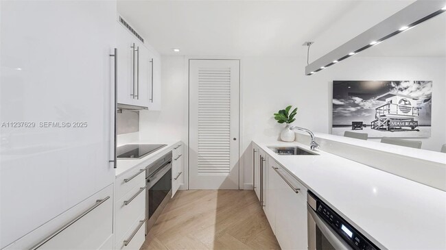 Photo - 2201 Collins Ave Unit 804