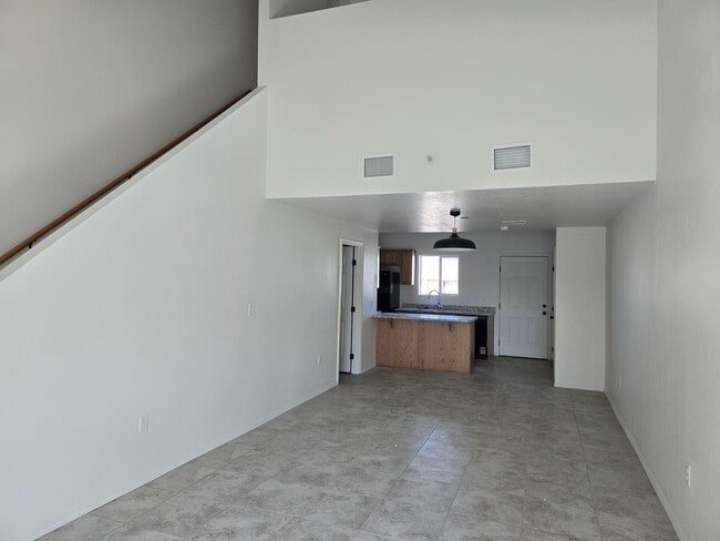 Photo - 833 S Avenue A