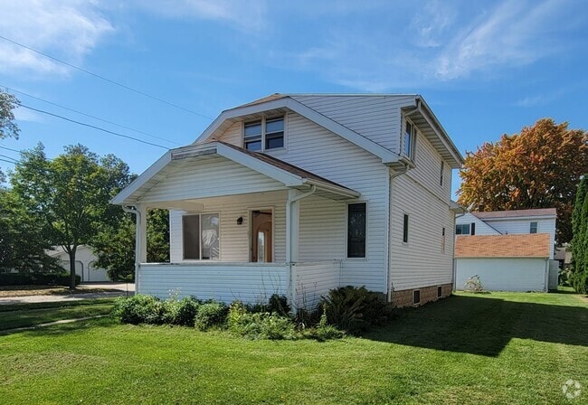 Building Photo - 824 Manitowoc St Rental