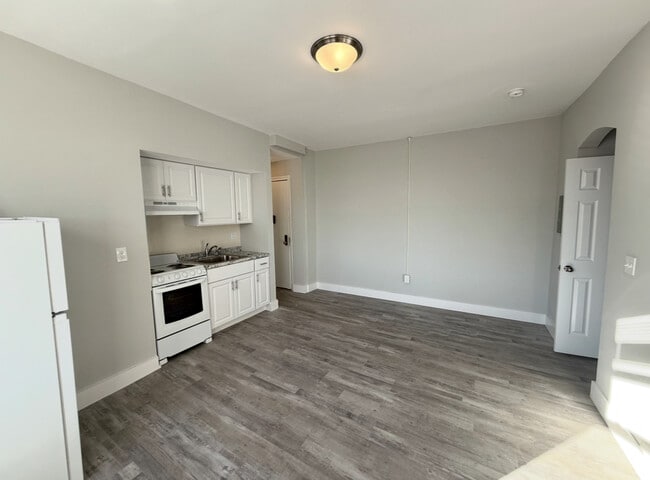 Building Photo - 237 E Broadway Unit 6S