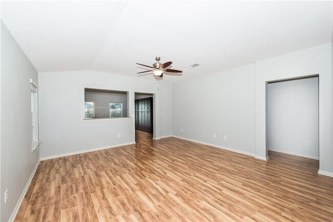 Photo - 322 Foxglove Dr