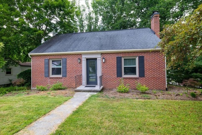 Photo - 1100 Kentwood Dr House