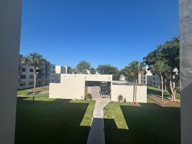 Building Photo - 8000 SW 149th Ave Unit A201