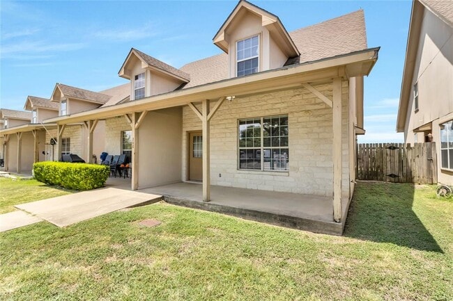 Photo - 200 Sandstone Dr