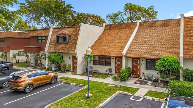 Building Photo - 2133 N 14th Ave