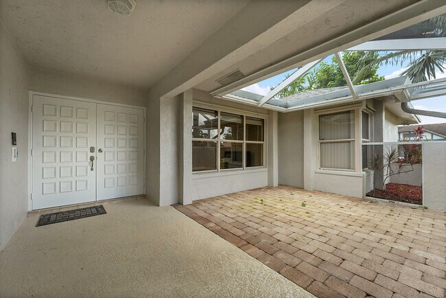 Photo - 614 Azure Ave