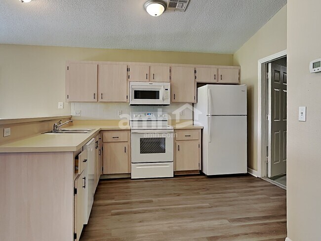 Photo - 300 Miami Pl