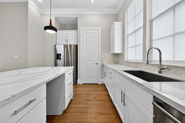 Building Photo - 815 Bringhurst St