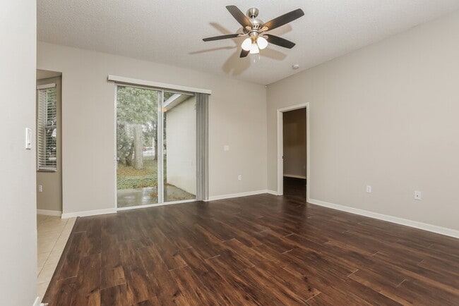 Photo - 233 Bluff Pass Dr
