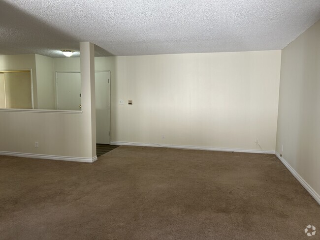 Building Photo - 5625 Sumner Way Unit #311 Rental