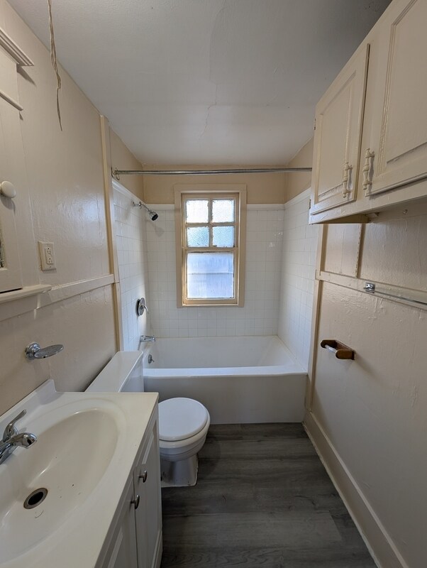 Photo - 373 Esser St Unidad #4