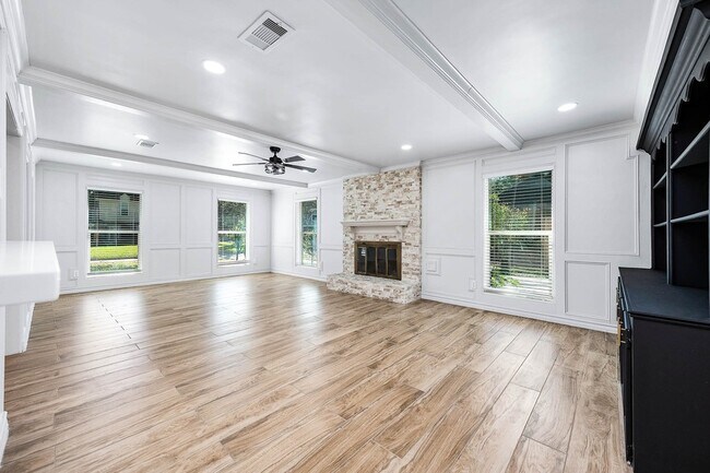 Photo - 3511 Tree Ln