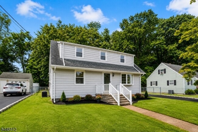 18 Farmingdale Ave