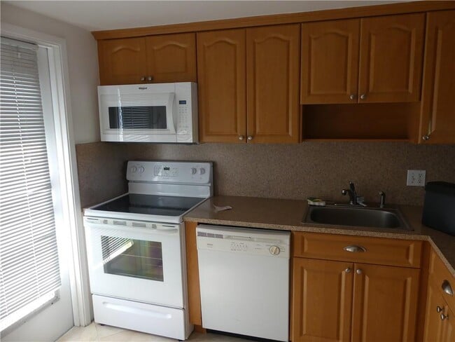 Photo - 950 Hillcrest Dr Unit 302