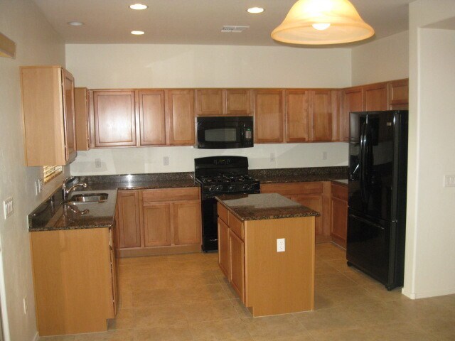 Photo - Rancho Sahuarita, 4 Bedroom 3 Bath, Family Room, Granite, Tile Flooring, Flagstone Patio