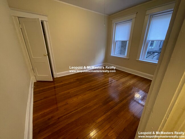 Photo - 64 Woodstock Ave Unit 4