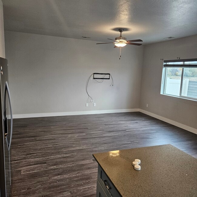 Photo - 259 E 1500 N