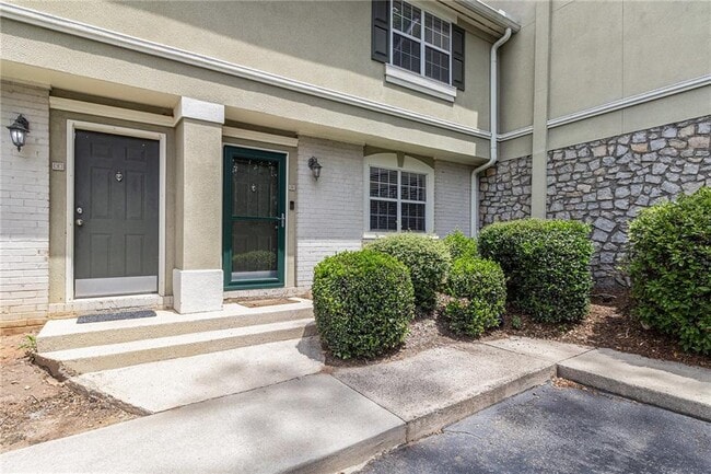 Building Photo - 6900 Roswell Rd Unit 6F Rental