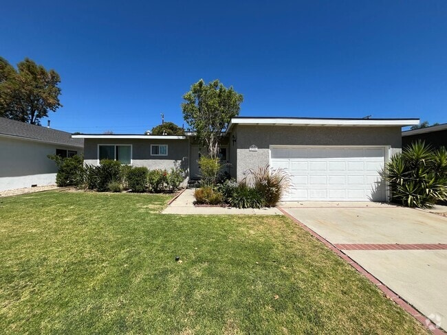 Building Photo - AVAILABLE NOW! Upgraded Encino 4+2.5 w/all... Rental