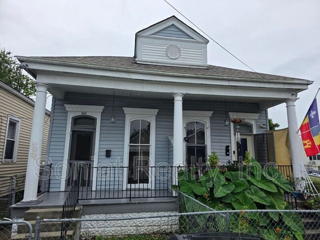 Building Photo - 620 S Cortez St