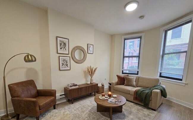 Building Photo - 81 Tyler St Unit 2
