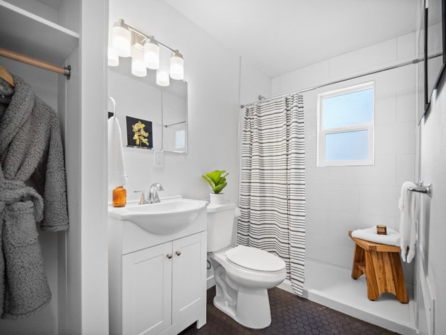 Photo - Taylor Apartments